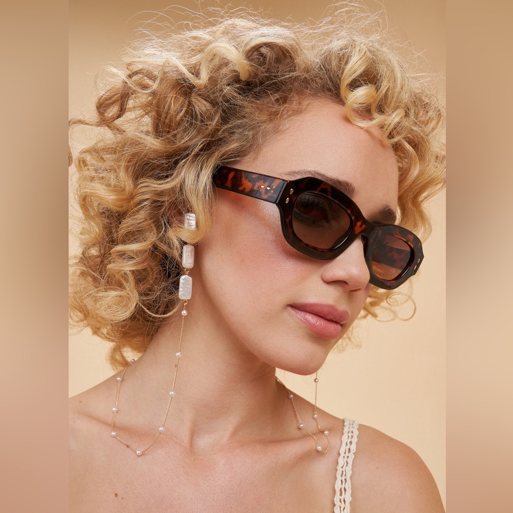Powder UK sunglasses chain / pearls & gold chain - NWT